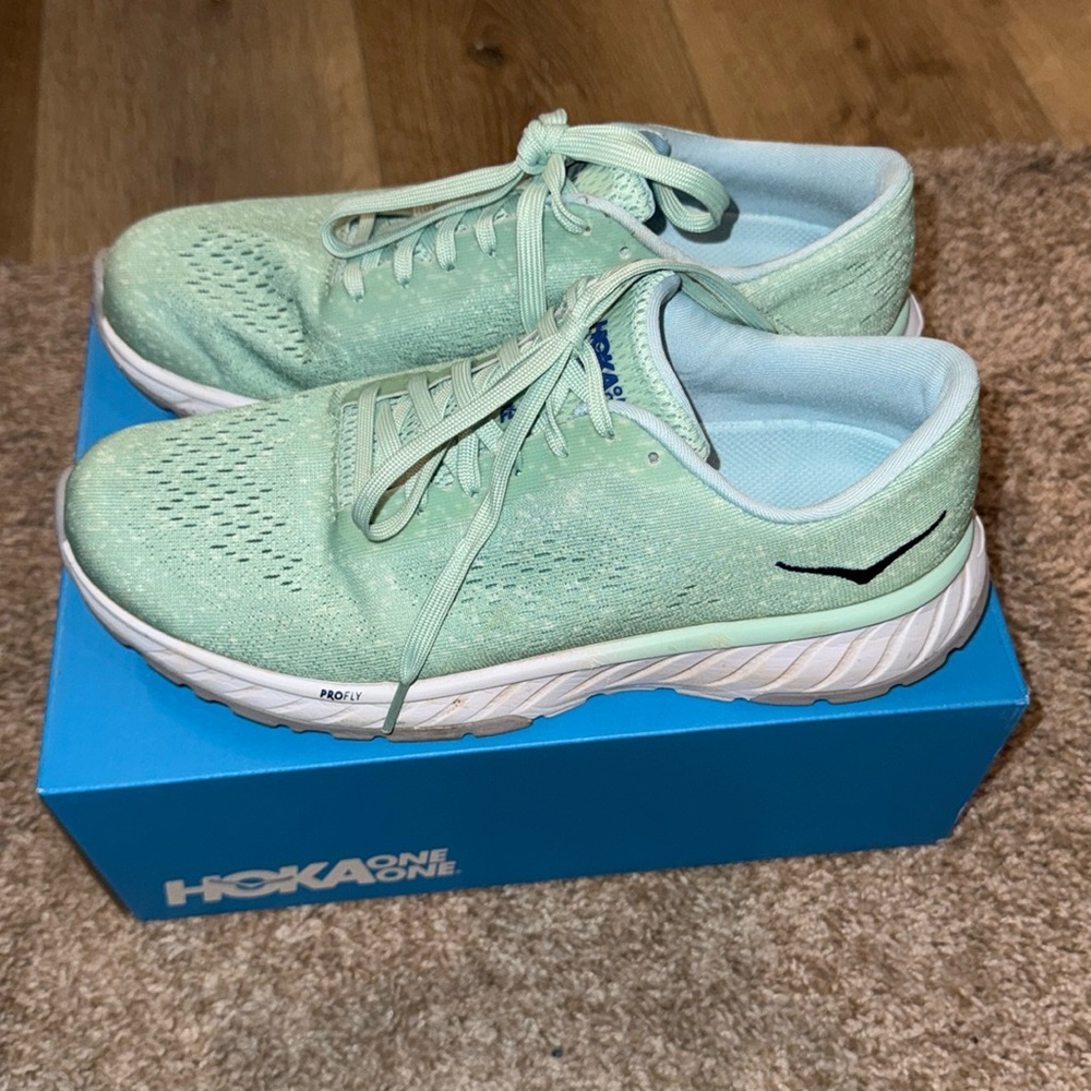 Hoka One One Cavu 2